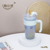 1-  كوب زجاجي بغطاء وماصة 780 مل